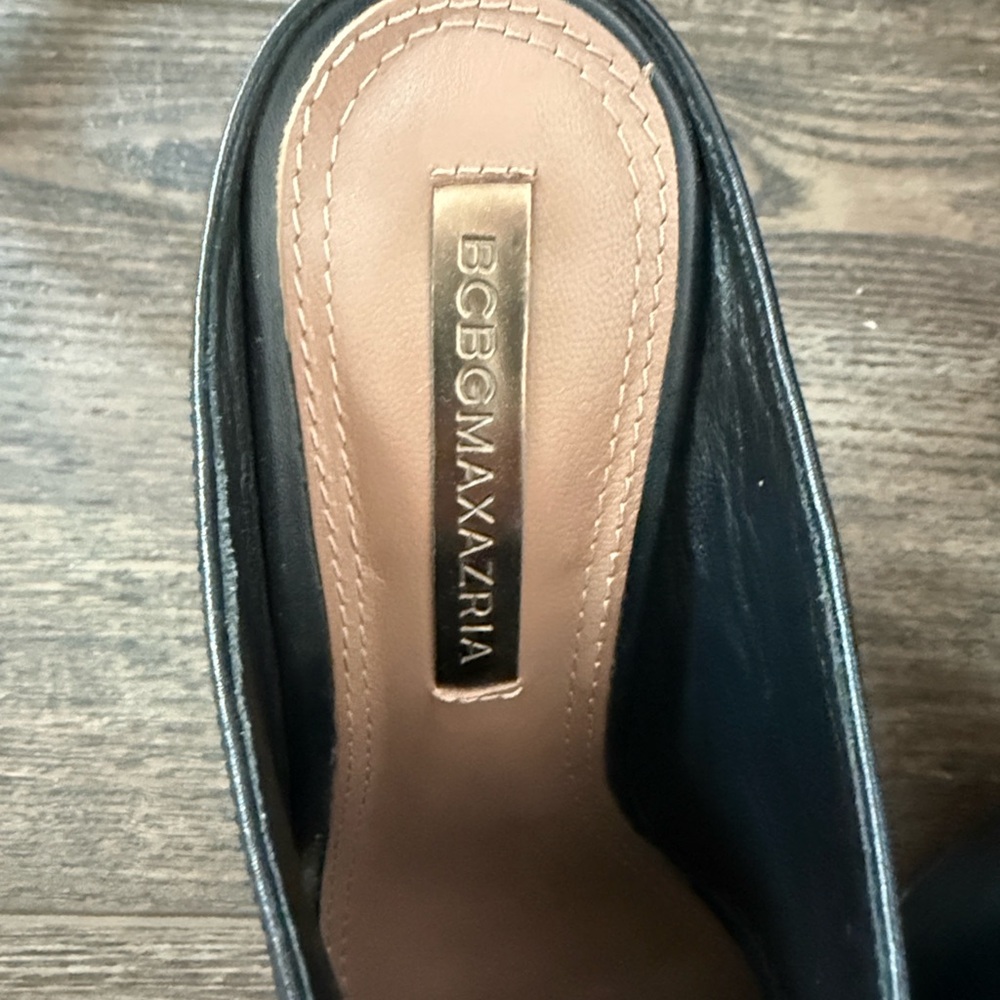 BCBG MaxAzria Antonia Black Leather Pointed-Toe Mule with Wood Block Heel
6.5 - Picture 4 of 11